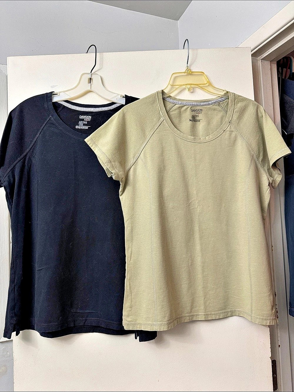 Danskin Now Active Tee Active Tees Black & Green XL Good Condition